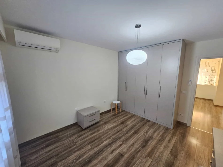 Tirane, jepet me qera apartament 2+1 Kati 2, 130 m² 1.500 € (Teg)