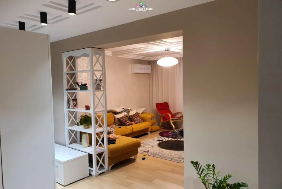 Tirane, jepet me qera zyre Kati 1, 134 m² 1.880 € (Hotel Dinasty)