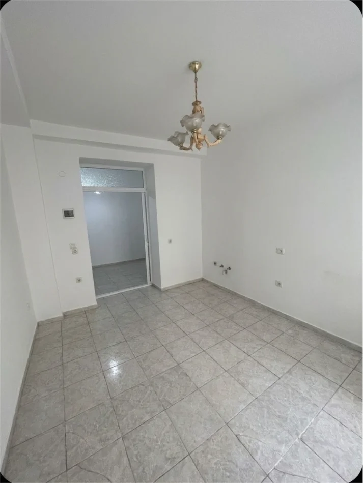 Tirane, shes apartament 3+1 Kati 1, 103 m² 200.850 € (Rruga Mine Peza)