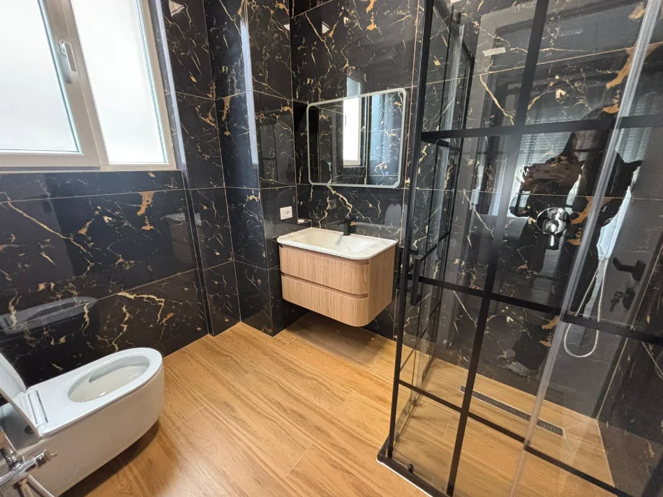 Tirane, jepet me qera apartament 2+1+Ballkon Kati 3, 120 m² 1.200 € (Kopshti Botanik, prane Xhamise)