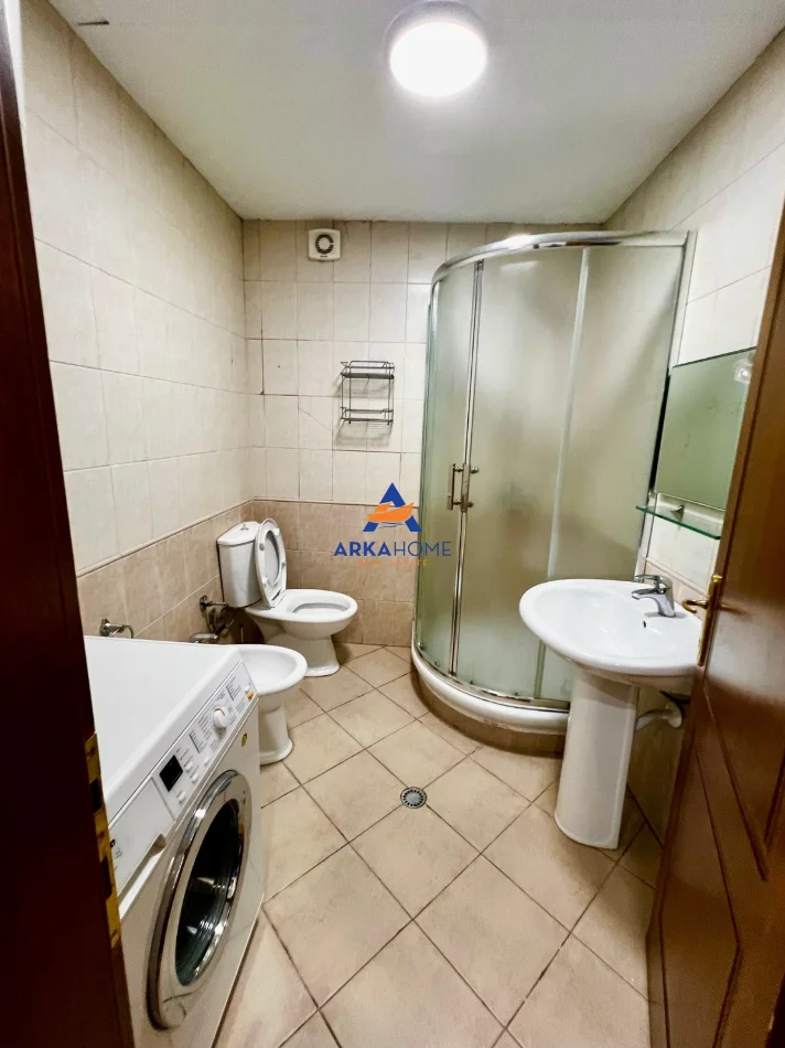 Tirane, jepet me qera apartament 1+1+Ballkon Kati 2, 69 m² 574 € 