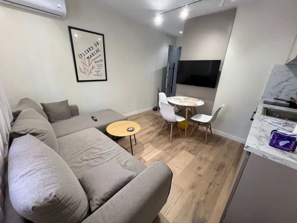 Tirane, shitet apartament 1+1 Kati 5, 65 m² 193.000 € (kryqezimi i 21 dhjetorit)