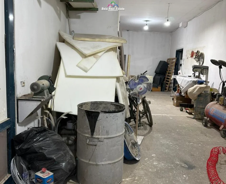 Tirane, jepet me qera magazine Kati 0, 330 m² 1.050 € (Rruga Veli Deli)