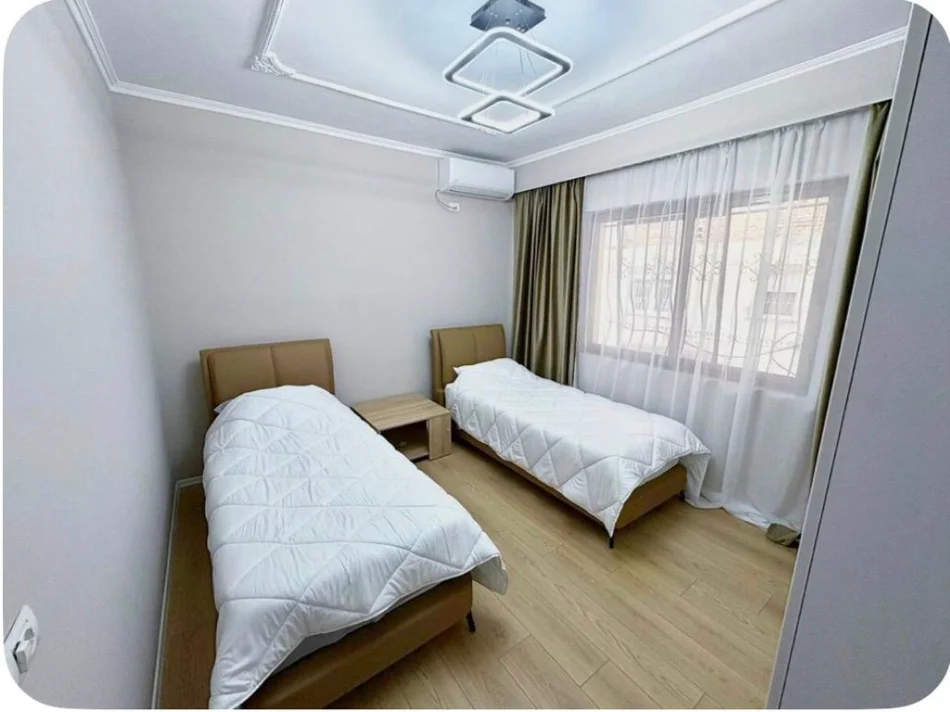 Tirane, jepet me qera apartament 2+1 Kati 1, 800 € 