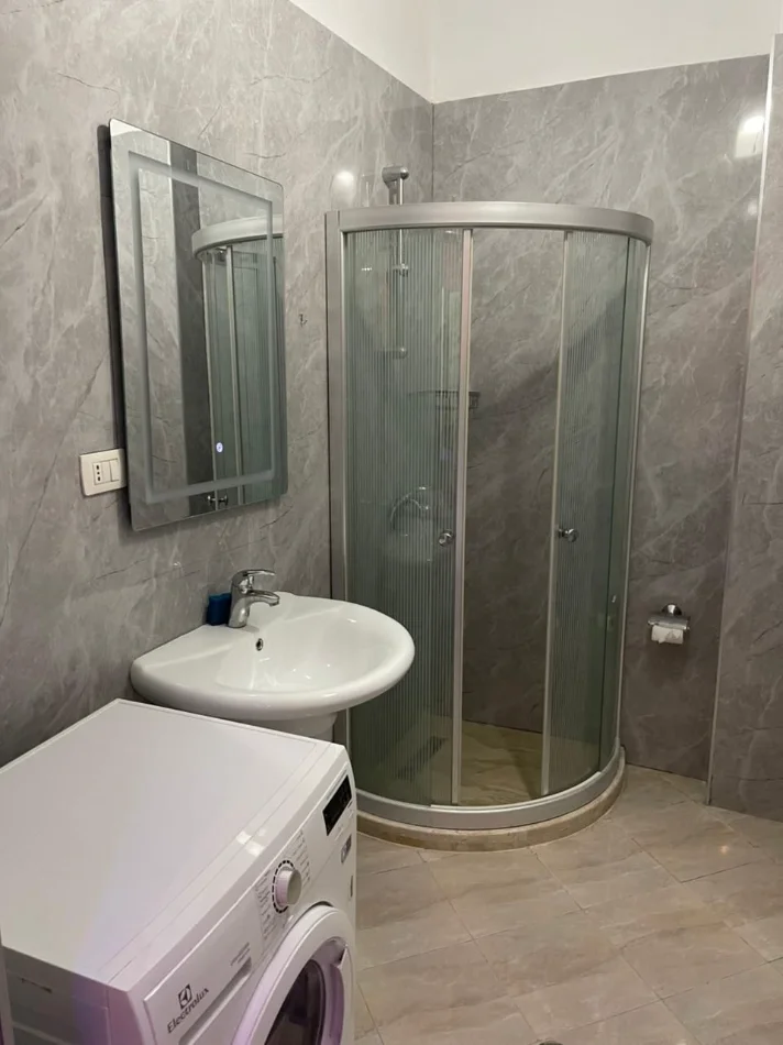 Tirane, jepet me qera apartament 1+1+Ballkon Kati 2, 60 m² 600 € (Selvia /Rr. e Saraceve)