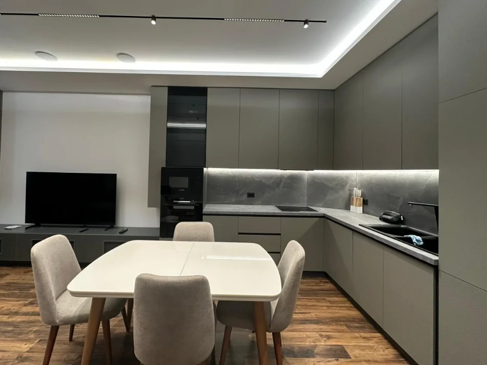 Tirane, jepet me qera apartament 1+1 , 98 m² 1.300 € 