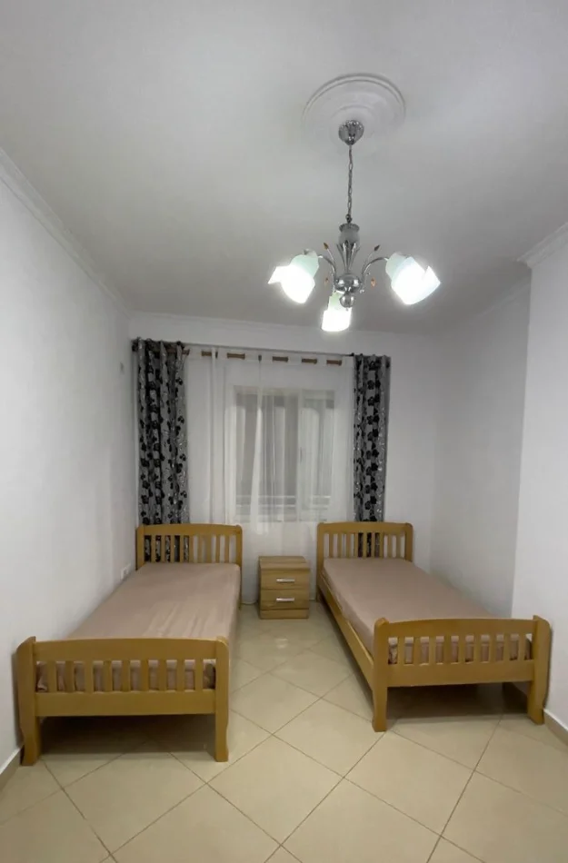 Tirane, jepet me qera apartament 2+1+Ballkon Kati 3, 95 m² 450 € (Astir)