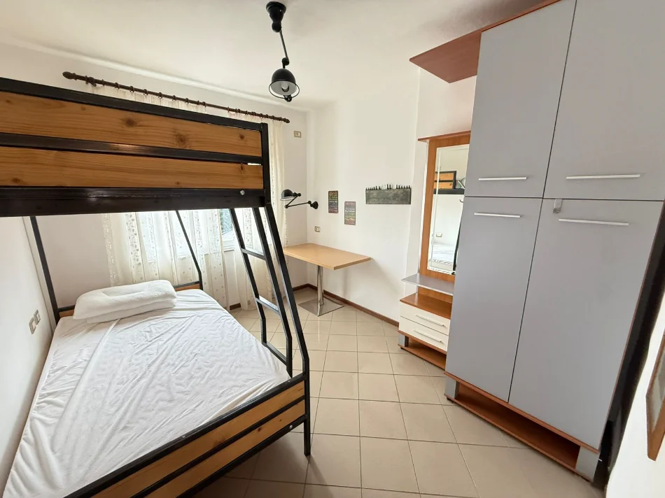 Tirane, jepet me qera 2+1 ,