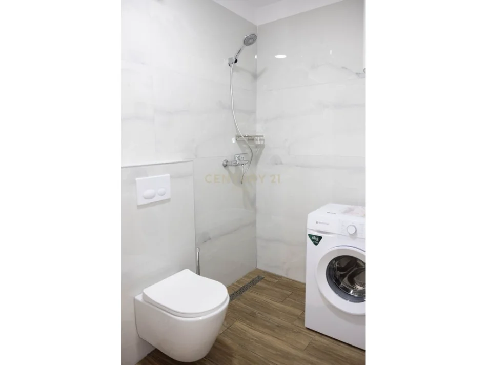 Tirane, jepet me qera garsonier 1+1 Kati 0, 35 m² 300 € 