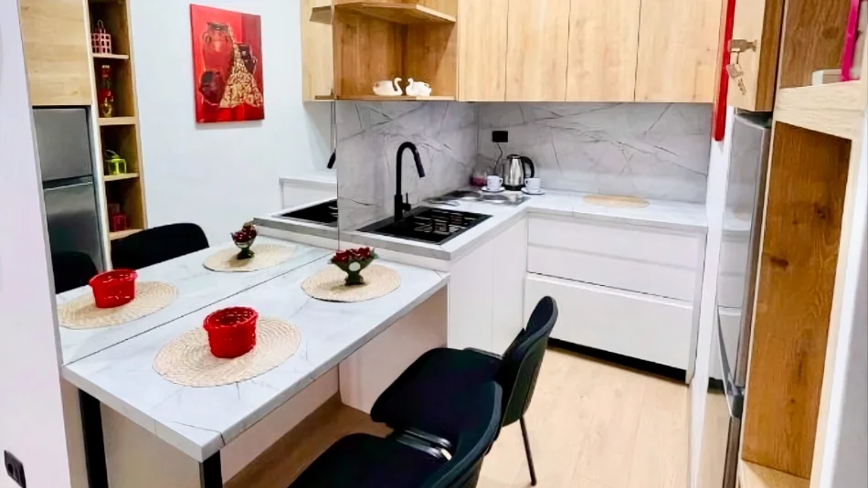 Durres, jepet me qera garsonier 1+1 , 42 m² 400 € (Prane Gjykates, Durres)