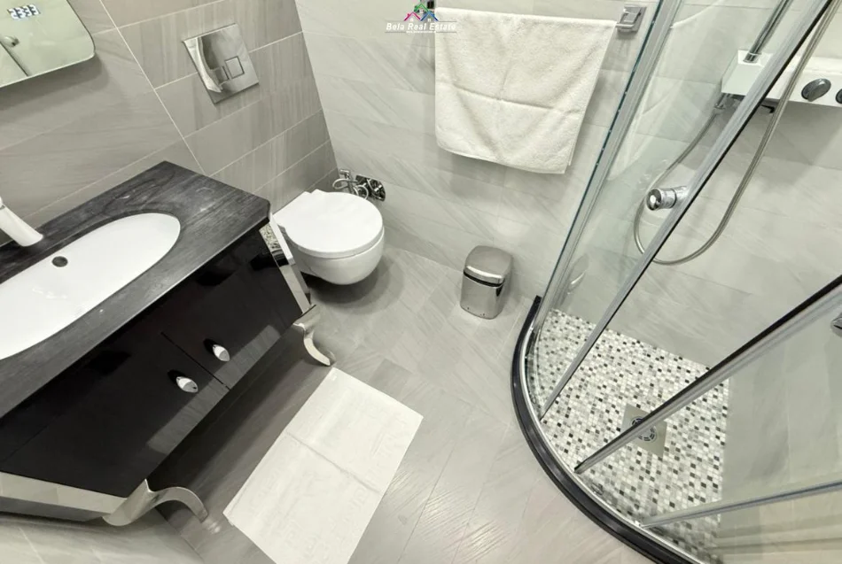 Tirane, jepet me qera apartament 2+1+Ballkon Kati 8, 96 m² 1.000 € (prane Credins Bank)