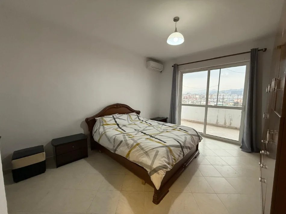 Tirane, jepet me qera apartament 2+1+Ballkon Kati 12, 107 m² 600 € (Rruga Sali Butka)