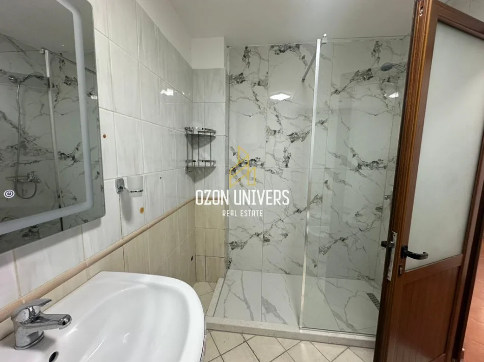 Tirane, jepet me qera apartament 2+1+Ballkon Kati 3, 115 m² 600 € (Rruga Him Kolli, Myslym Shyr)