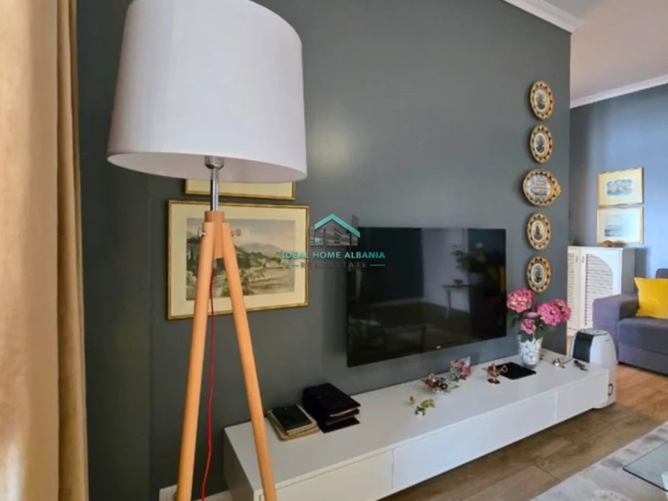 Vlore, shitet apartament 1+1+Ballkon Kati 5, 72 m² 250.000 € (Lungomare, vlore)