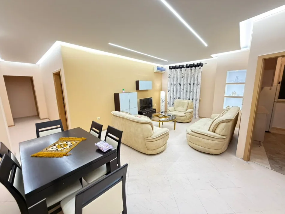 Tirane, jepet me qera apartament 1+1 Kati 5, 106 m² 750 € (Rruga e Kosovareve)