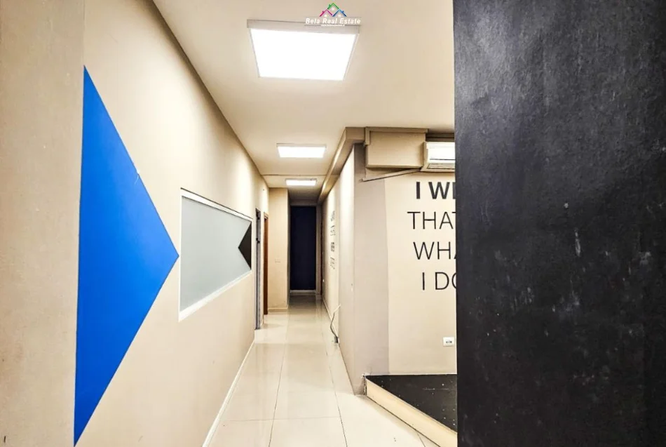 Tirane, jepet me qera zyre Kati 5, 300 m² 3.000 € (Rruga e Dibres)