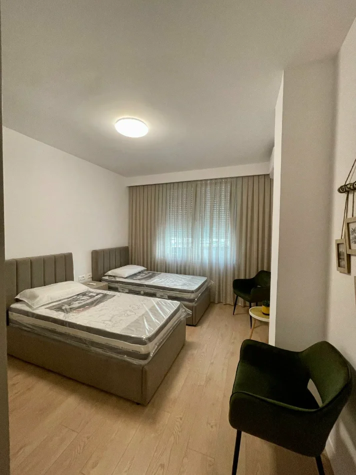 JEPET ME QERA: APARTAMENT 2+1 📍 Rruga e Kavajës (pranë Kishës Ortodokse)