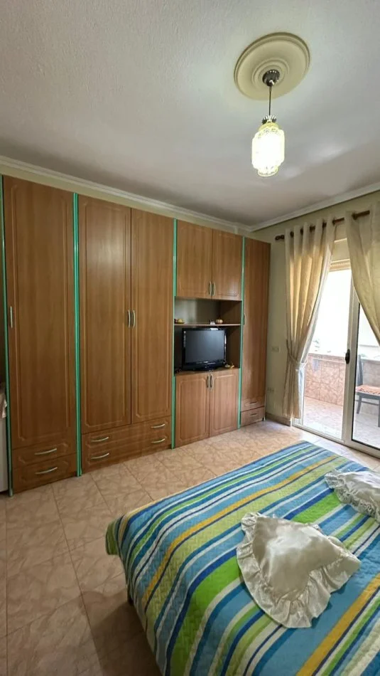 Tirane, jepet me qera apartament 2+1+Ballkon Kati 3, 132 m² 700 € (Vasil Shanto/Rr.Ramazan Demneri)