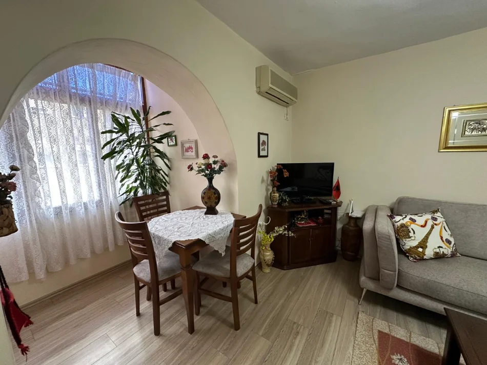 Tirane, shitet apartament 1+1+Ballkon Kati 3, 53 m² (Ambasada Amerikane)