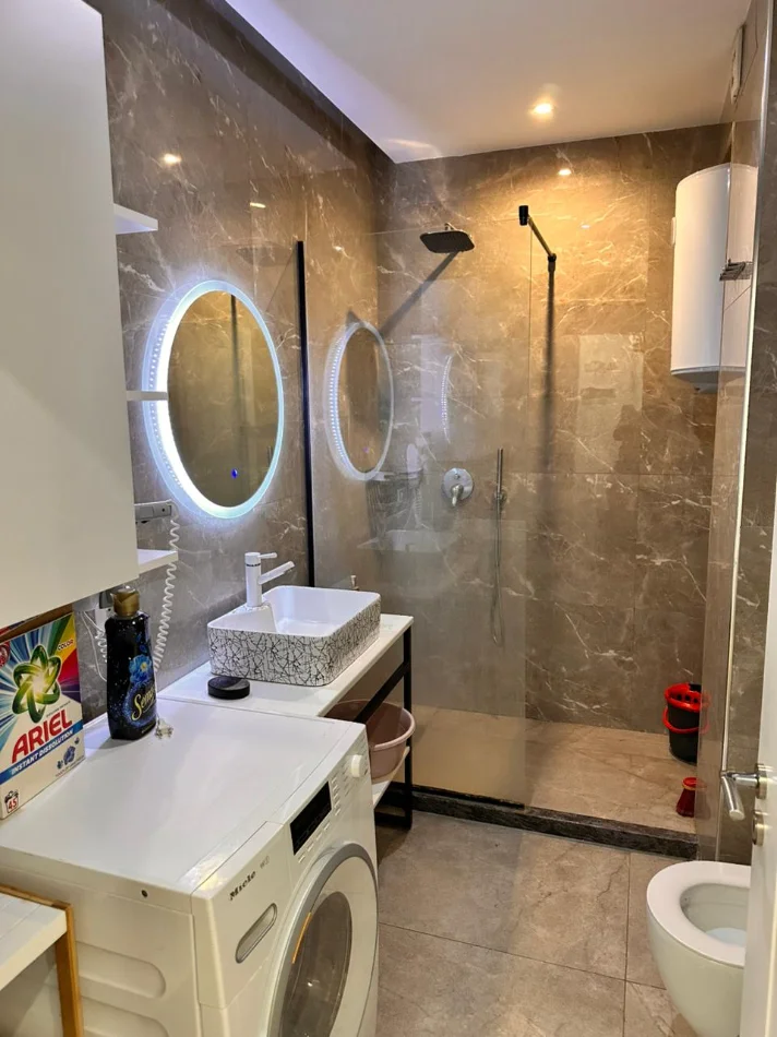 Tirane, jepet me qera apartament 1+1+Ballkon Kati 9, 65 m² 700 € (Ish Stacioni i Treni/Kompleksi Usluga)