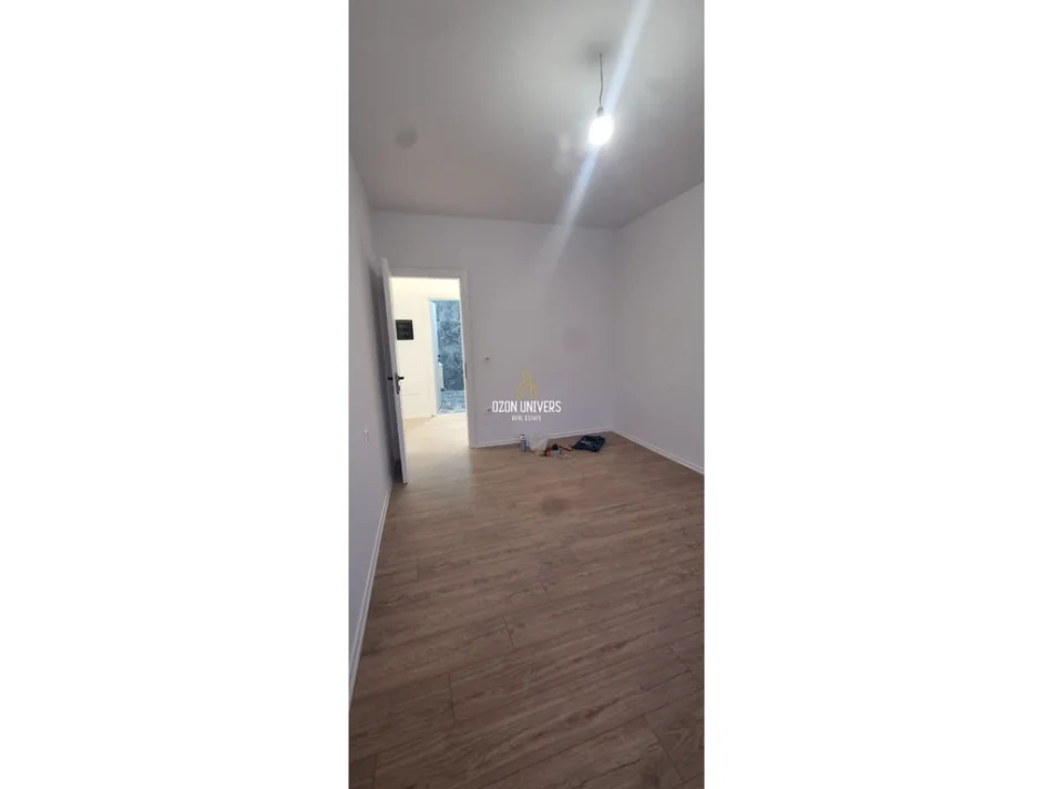 Tirane, shitet apartament 2+1+Ballkon Kati 2, 100 m² 160.000 € (Fresk)