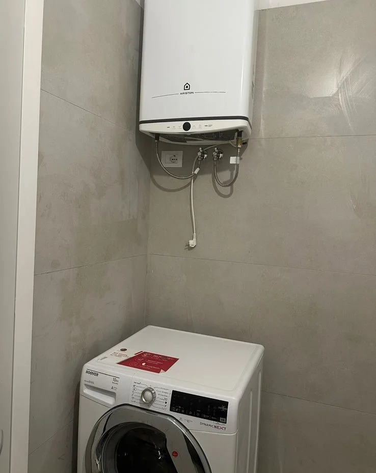 Tirane, jepet me qera apartament 2+1+Ballkon Kati 4, 104 m² 500 € (Rruga 5 Maj (Concordi))