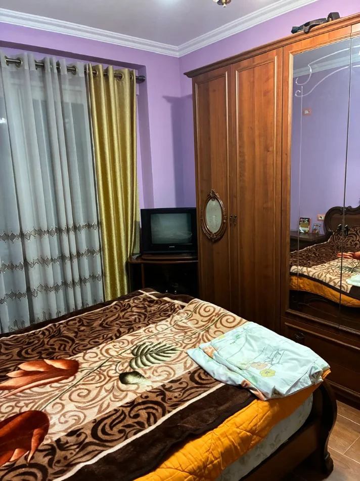 Tirane, jepet me qera apartament 1+1+Ballkon Kati 1, 71 m² 500 € (21 Dhjetori)