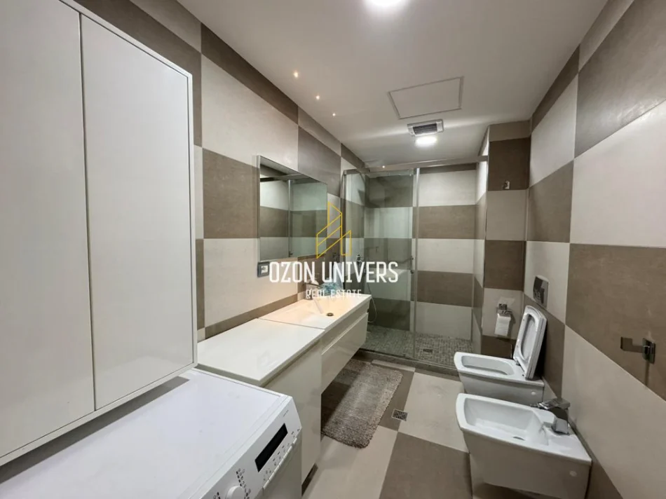 Tirane, jepet me qera apartament 2+1+Ballkon Kati 7, 127 m² 1.000 € (Komuna e Parisit)