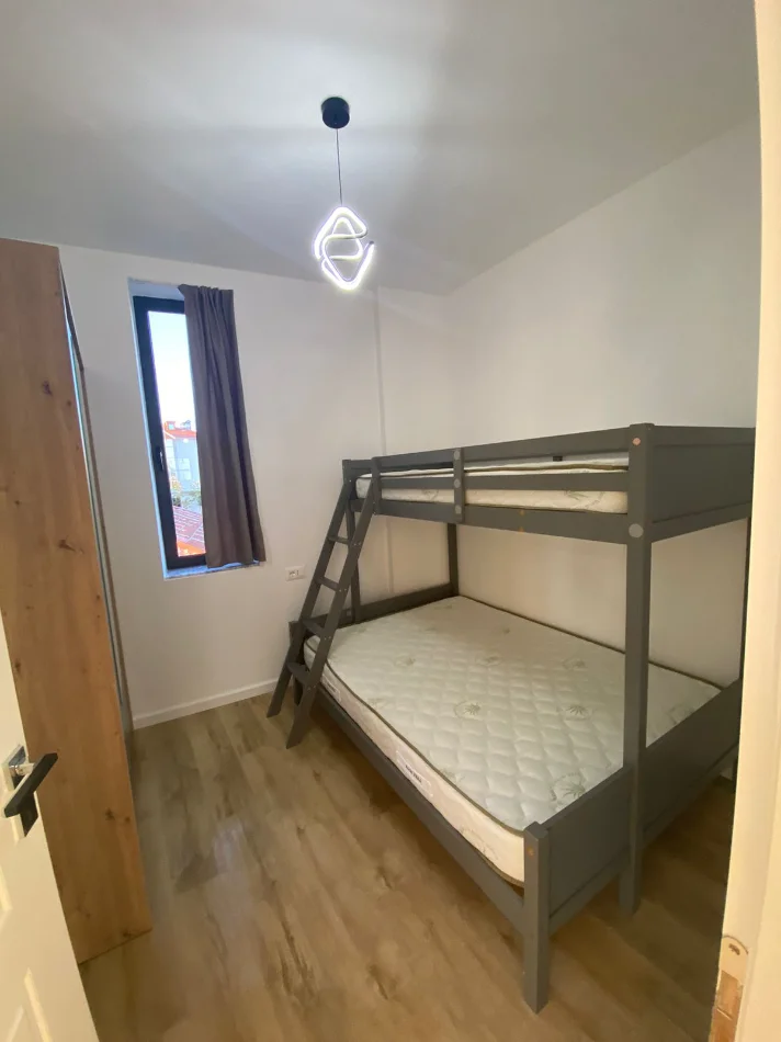 Tirane, jepet me qera Vile 2+1 Kati 2, 85 m² 480 € (Rruga Halit Haxhija)