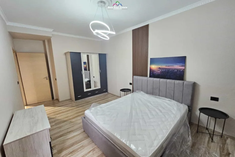Tirane, jepet me qera apartament 2+1 Kati 5, 105 m² 730 € (Rruga Bill Klinton)