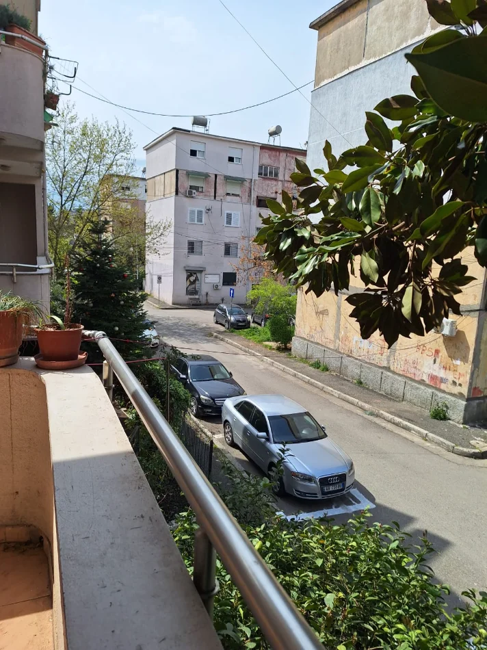 Tirane, shes apartament 2+1+Aneks+Ballkon Kati 2, 144 m² 195.000 € (Rruga Xhanfize Keko)