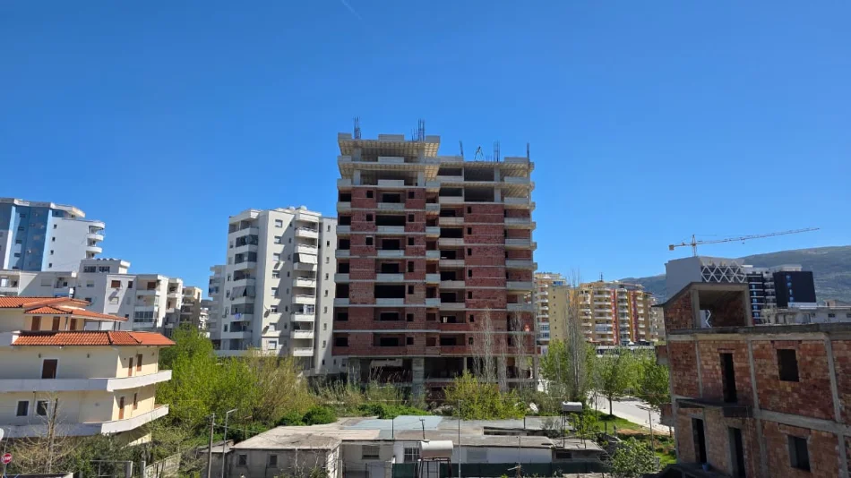 Vlore, shitet apartament 2+1 Kati 3, 120 m² 155.000 € (Rruga Sazani, Vlore)