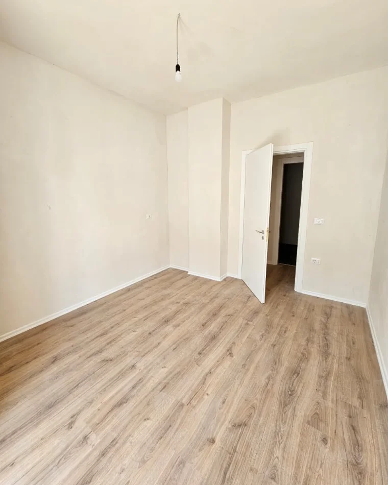 Tirane, shitet apartament 3+1 , 125 m² 400.000 € 