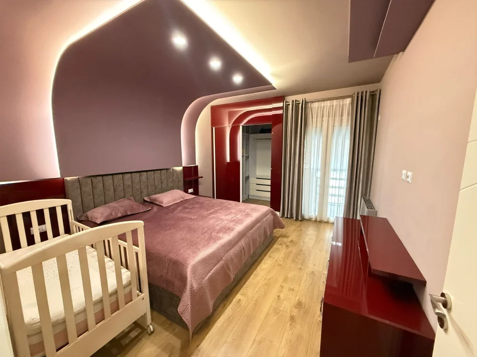 Tirane, jepet me qera apartament 2+1 Kati 2, 95 m² 900 € (Rruga Tafaj)