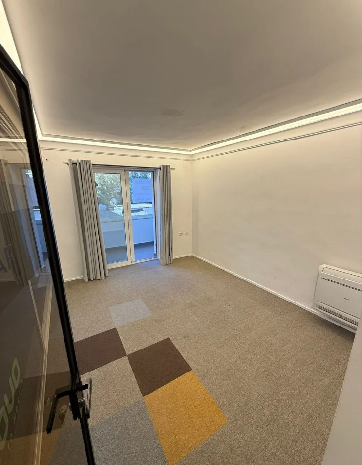 Tirane, jepet me qera zyre , 130 m² 1.500 € 