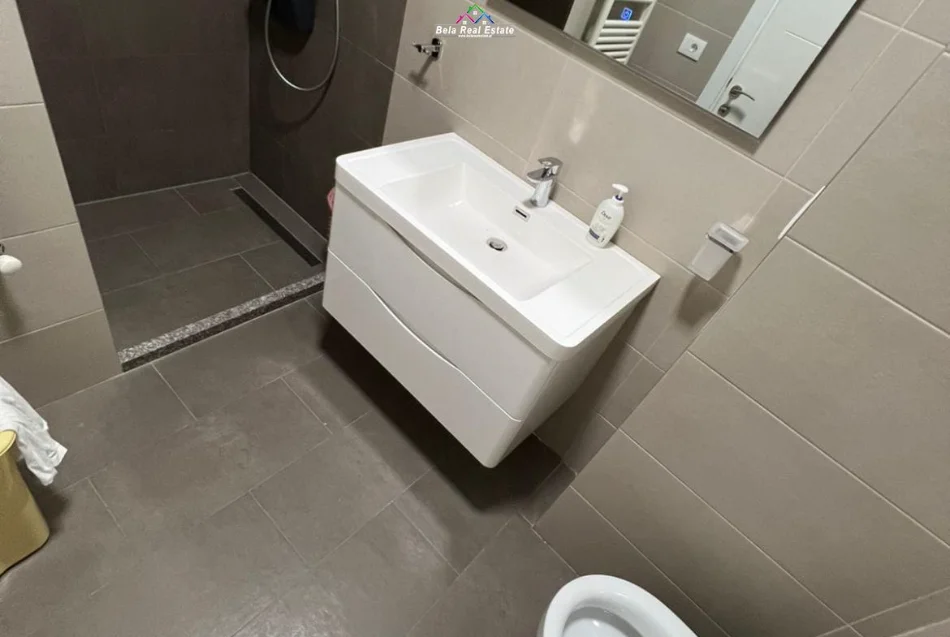 Tirane, jepet me qera apartament 2+1+Aneks+Ballkon Kati 4, 115 m² 900 € (RRUGA E SALES)