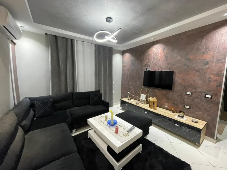 Tirane, jepet me qera apartament 3+1+Ballkon Kati 3, 100 m² 550 € (Kopshti Botanik)