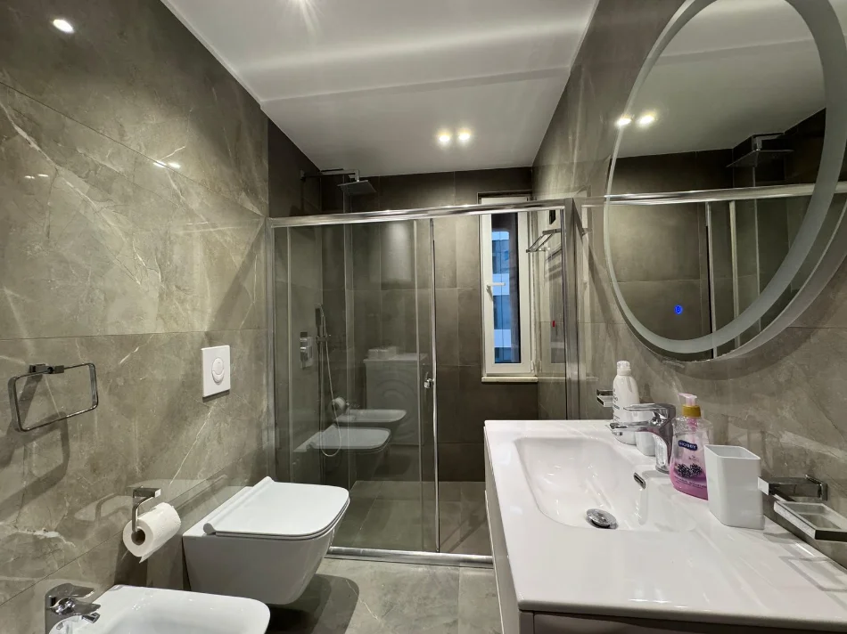 Tirane, shitet apartament 2+1 , 85 m² 270.000 € (Rruga Mine Peza)