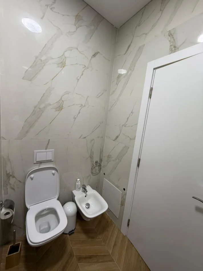 Tirane, jepet me qera apartament 1+1 , 72 m² 800 € 