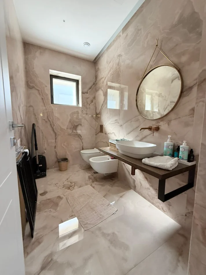 Tirane, shitet Vile 3 Katshe , 387 m² (Secret Garden, TEG)