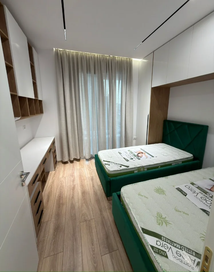 Tirane, jepet me qera apartament 2+1 , 100 m² 1.000 € 