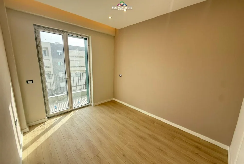 Tirane, jepet me qera zyre Kati 7, 86 m² 835 € (Rruga Anton Lufi)
