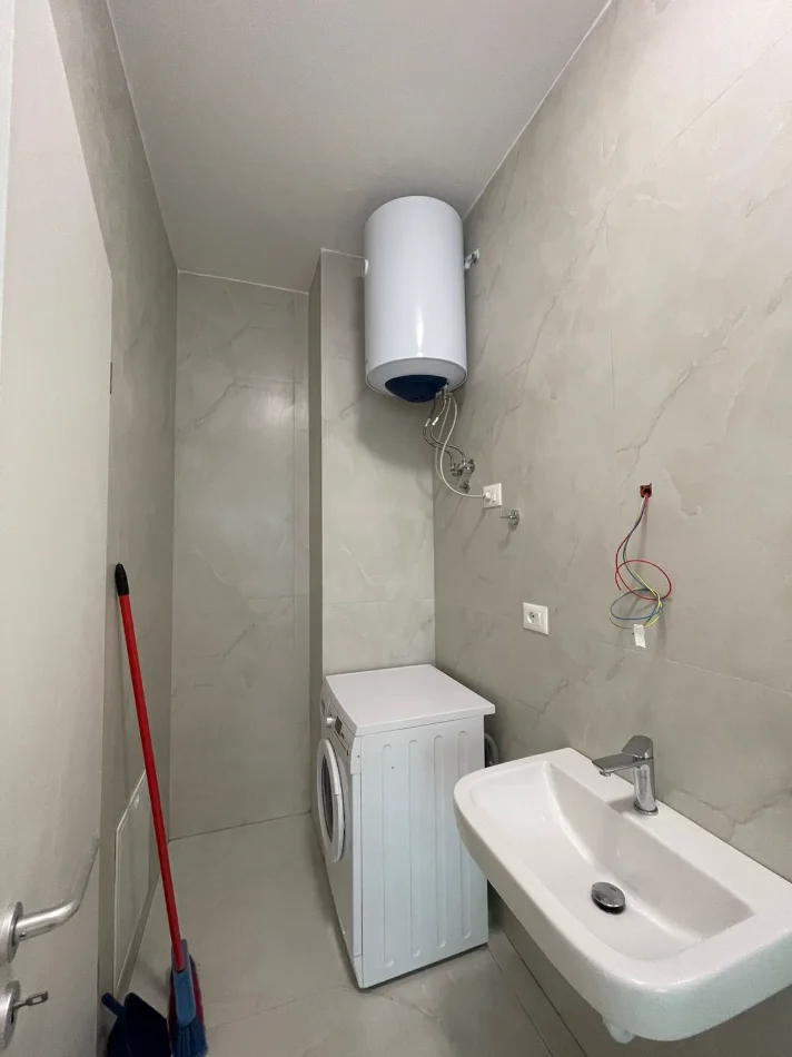 Tirane, jepet me qera apartament 2+1+Ballkon Kati 4, 70 m² 500 € (Ali Demi)