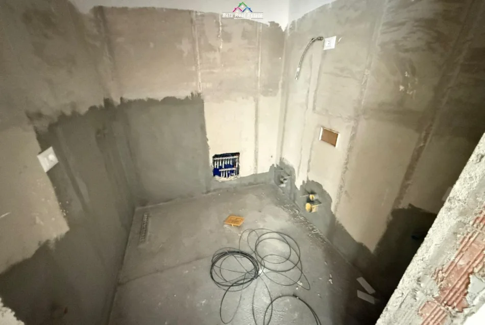 Tirane, shes apartament 2+1 Kati 3, 121 m² 234.000 € (Rruga Xhanfize Keko)