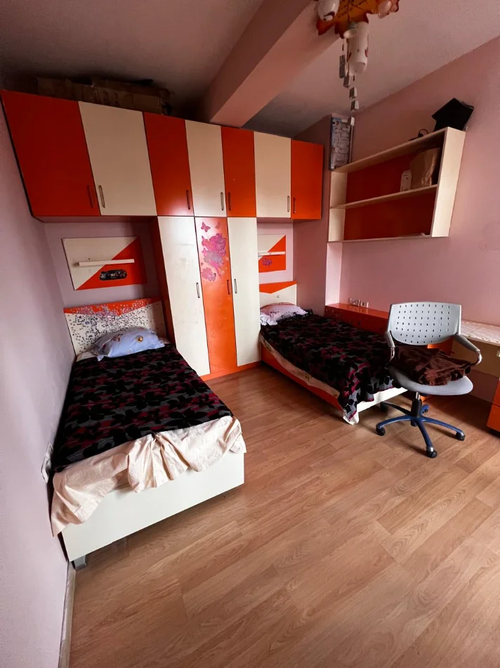 Tirane, jepet me qera apartament 2+1+Ballkon Kati 7, 100 m² 600 € (Rruga e Dibres)
