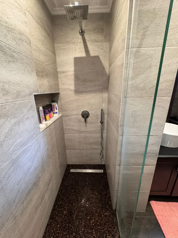 Tirane, jepet me qera apartament 2+1+Ballkon Kati 9, 87 m² 750 € (Rruga e Kavajes/Pas Ambasades Gjermane)