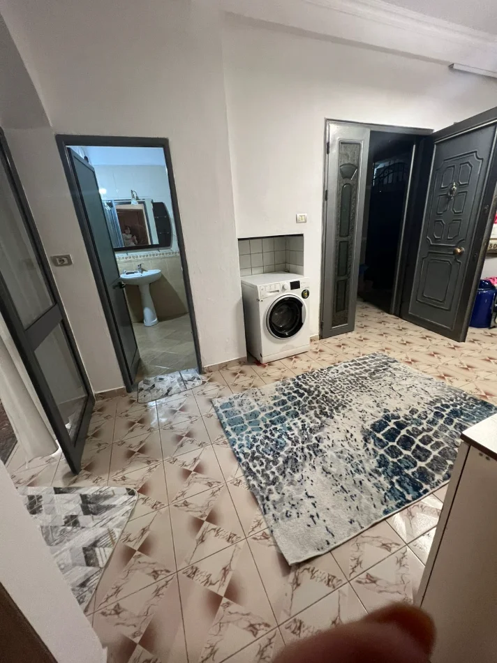 Tirane, jepet me qera Vile 1+1+Ballkon Kati 1, 79 m² 400 € (Rruga 5 Maji)