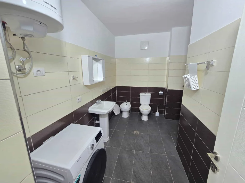 Tirane, shes apartament 2+1 Kati 6, 110 m² (Bulevardi Blu)
