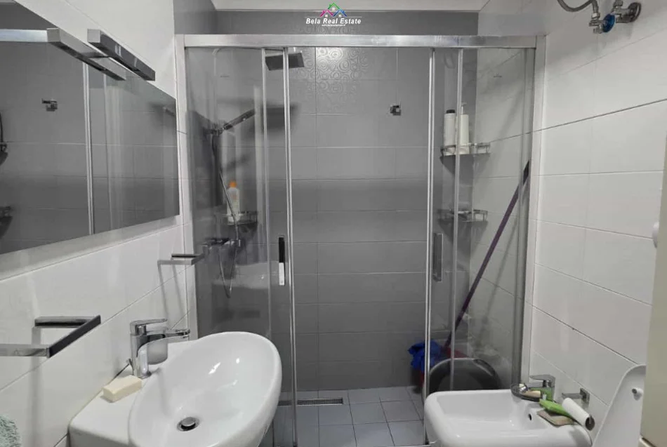 Tirane, jepet me qera apartament 2+1 Kati 4, 90 m² 620 € (Rruga Frosina Plaku)