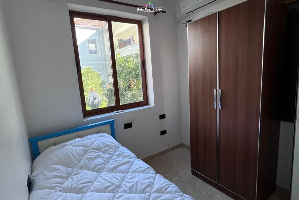 Tirane, jepet me qera Vile 3+1 Kati 1, 100 m² 470 € (prane Shkolles Sarina)